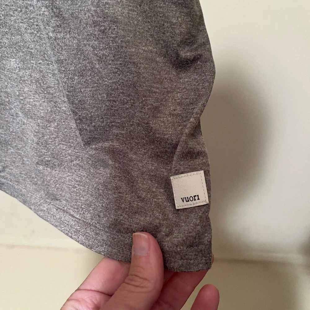 Vuori Heather Energy Top Muscle Tee - Picture 3 of 3